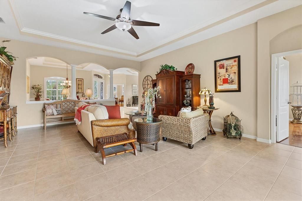 合同活跃: $670,000 (4 贝兹, 3 浴室, 2897 平方英尺)