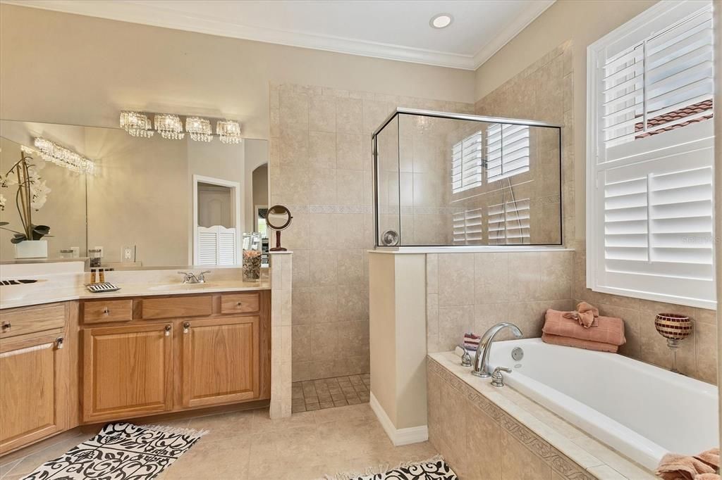 合同活跃: $670,000 (4 贝兹, 3 浴室, 2897 平方英尺)