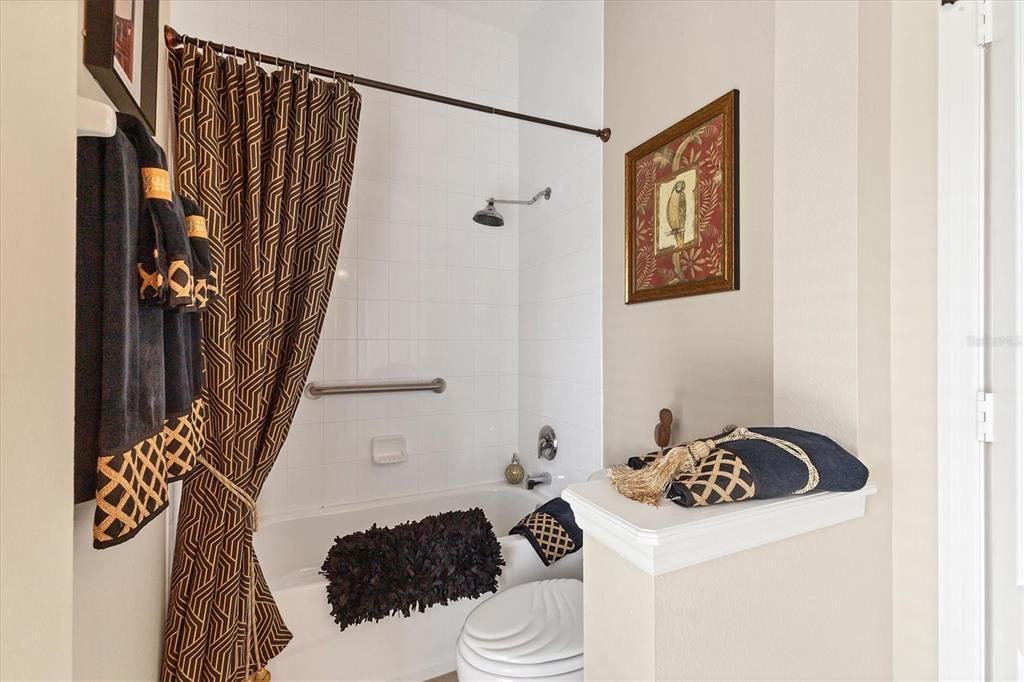 合同活跃: $670,000 (4 贝兹, 3 浴室, 2897 平方英尺)