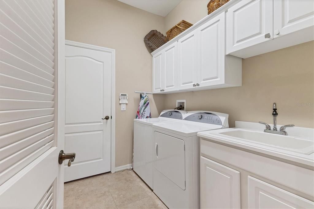 合同活跃: $670,000 (4 贝兹, 3 浴室, 2897 平方英尺)