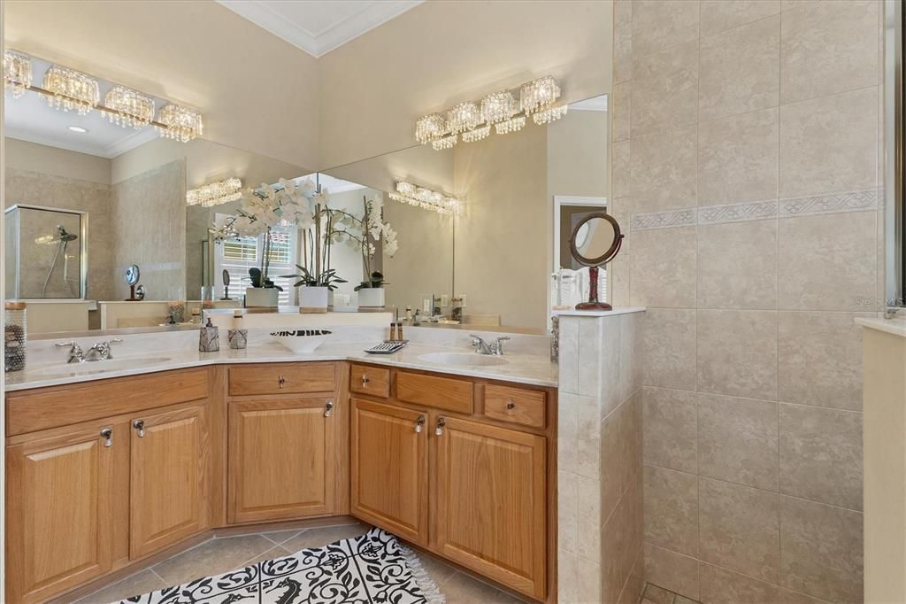 合同活跃: $670,000 (4 贝兹, 3 浴室, 2897 平方英尺)