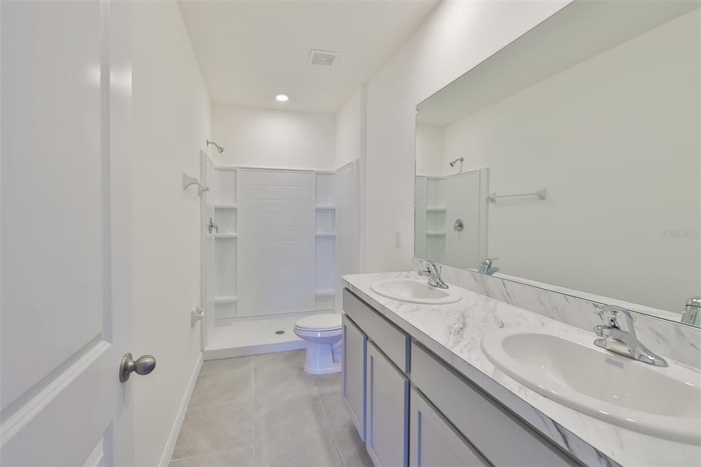 Active With Contract: $2,250 (3 beds, 2 baths, 1707 Square Feet)