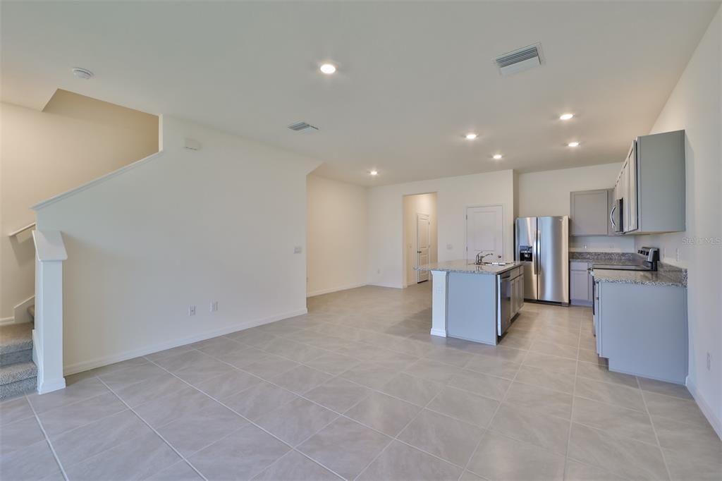 Active With Contract: $2,250 (3 beds, 2 baths, 1707 Square Feet)