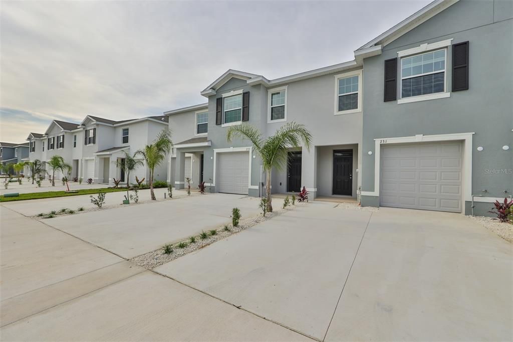 Active With Contract: $2,250 (3 beds, 2 baths, 1707 Square Feet)