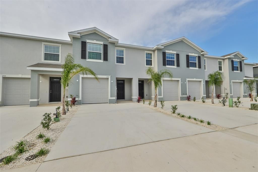 Active With Contract: $2,250 (3 beds, 2 baths, 1707 Square Feet)