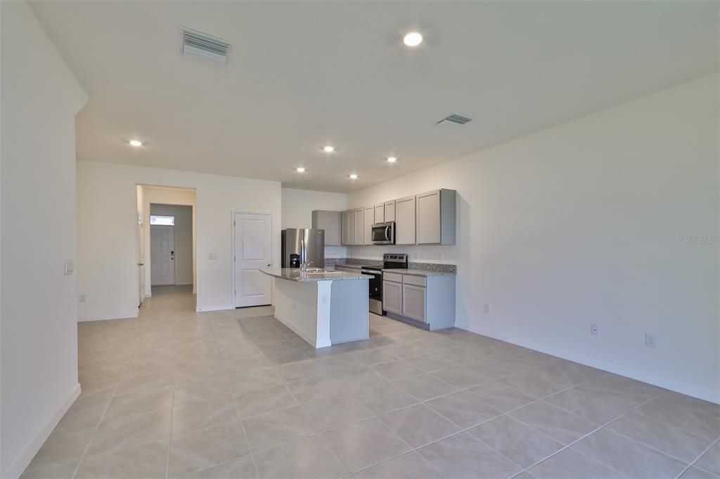 Active With Contract: $2,250 (3 beds, 2 baths, 1707 Square Feet)
