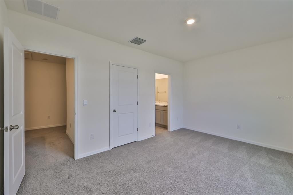 Active With Contract: $2,250 (3 beds, 2 baths, 1707 Square Feet)