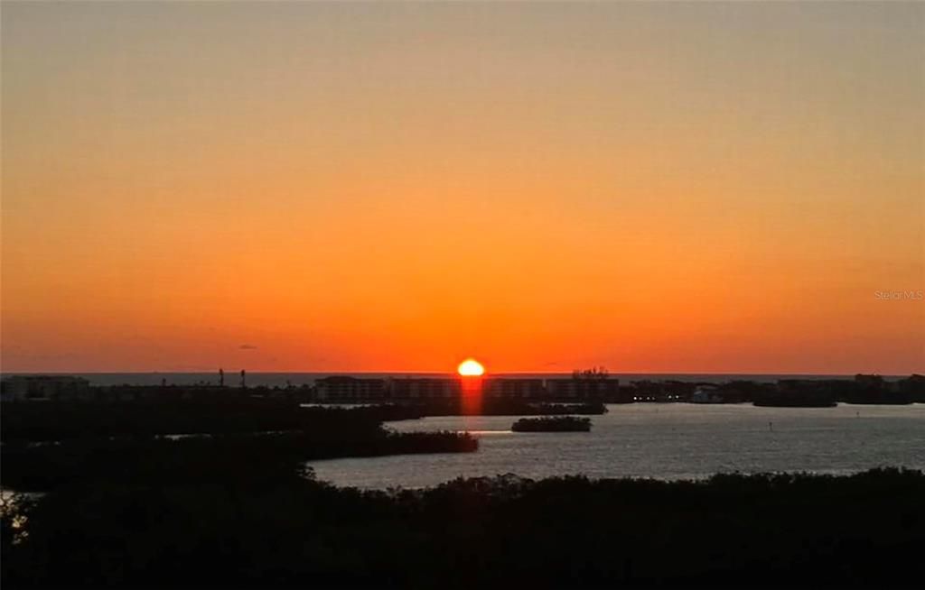 Activo con contrato: $1,100,000 (3 camas, 3 baños, 2778 Pies cuadrados)