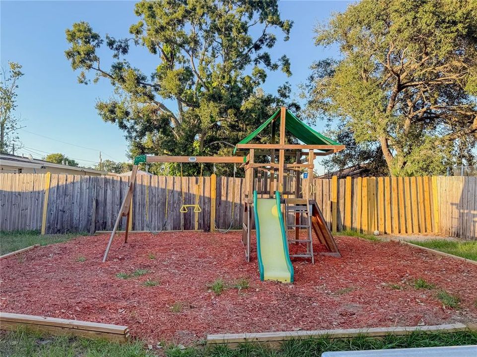 For Sale: $295,000 (0 beds, 0 baths, 1324 Square Feet)