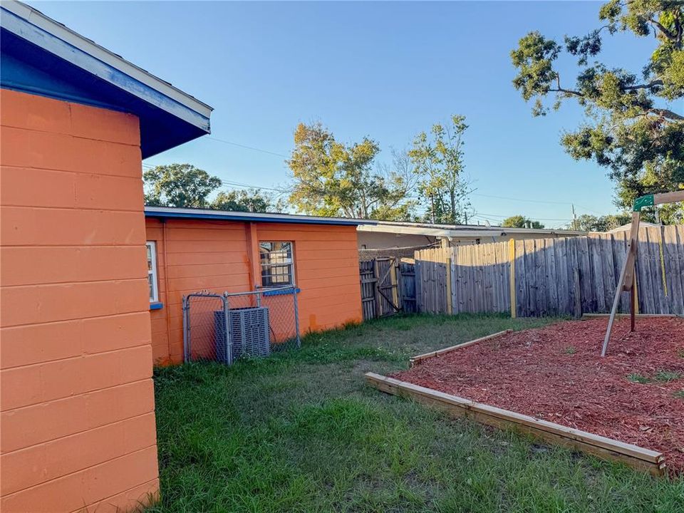 For Sale: $295,000 (0 beds, 0 baths, 1324 Square Feet)