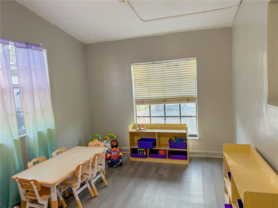 For Sale: $295,000 (0 beds, 0 baths, 1324 Square Feet)