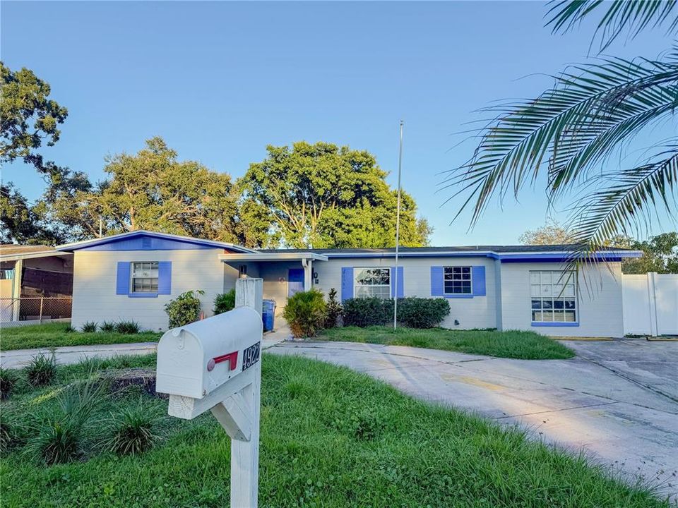 For Sale: $295,000 (0 beds, 0 baths, 1324 Square Feet)