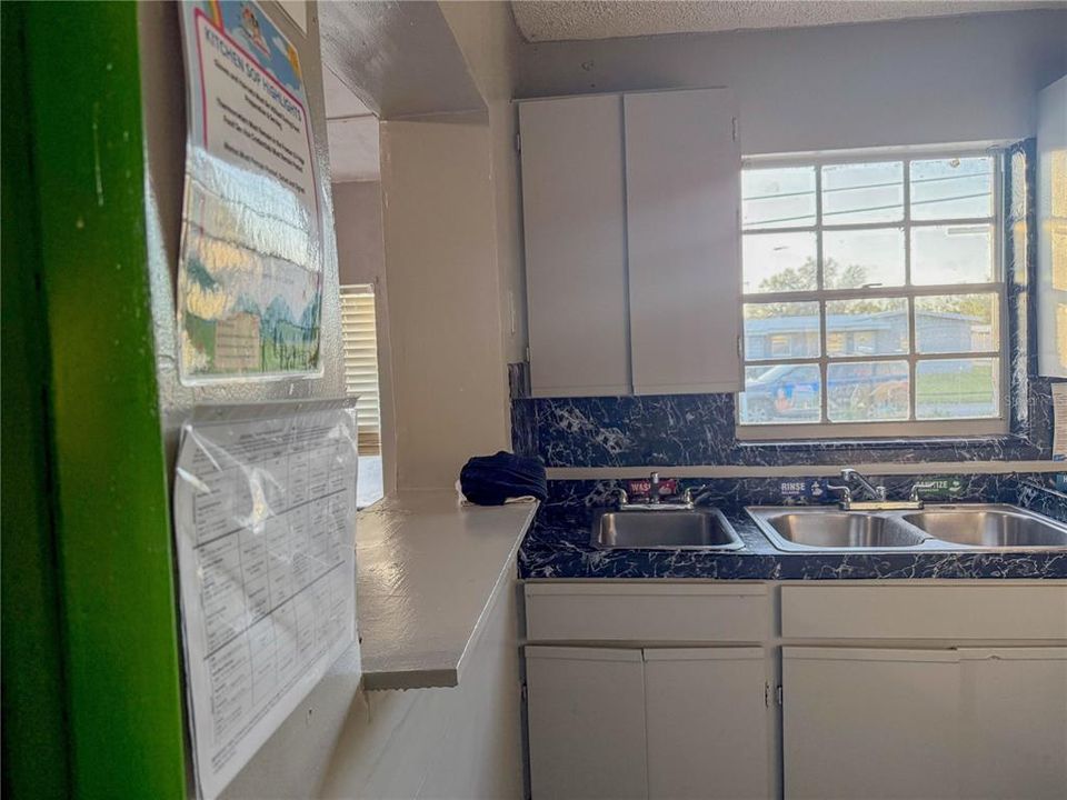 For Sale: $295,000 (0 beds, 0 baths, 1324 Square Feet)