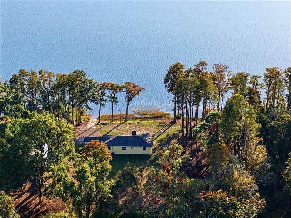 待售: $6,400,000 (7.49 acres)