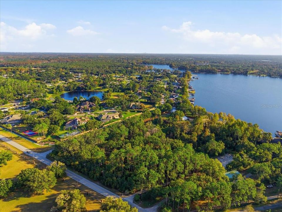 待售: $6,400,000 (7.49 acres)