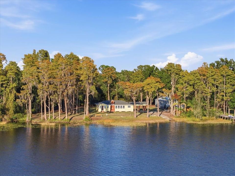 待售: $6,400,000 (7.49 acres)