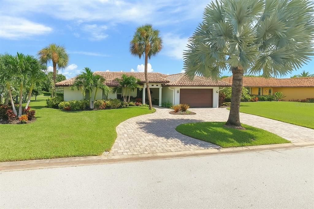 Active With Contract: $1,375,000 (4 beds, 3 baths, 2464 Square Feet)