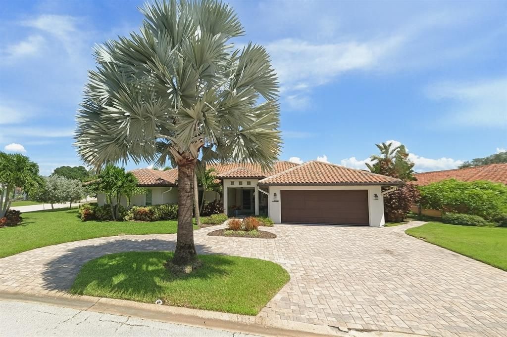 Active With Contract: $1,375,000 (4 beds, 3 baths, 2464 Square Feet)