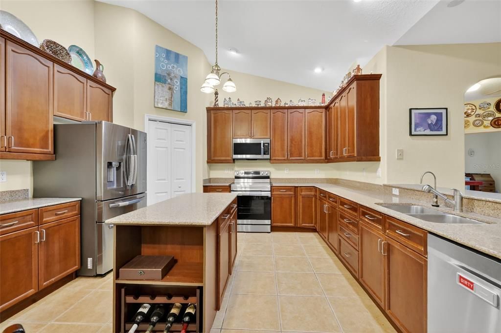 En Venta: $650,000 (4 camas, 3 baños, 3044 Pies cuadrados)