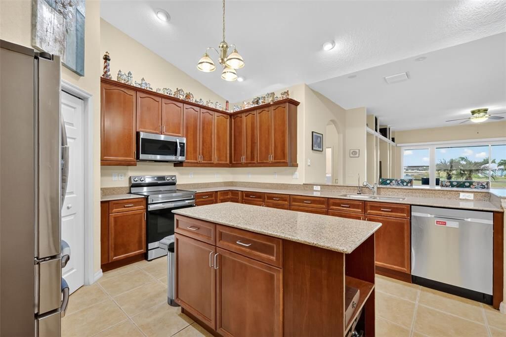 En Venta: $650,000 (4 camas, 3 baños, 3044 Pies cuadrados)