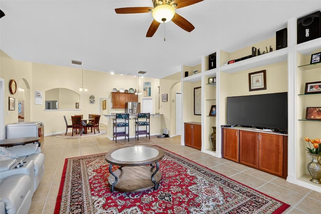 En Venta: $650,000 (4 camas, 3 baños, 3044 Pies cuadrados)