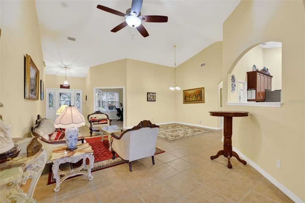 En Venta: $650,000 (4 camas, 3 baños, 3044 Pies cuadrados)