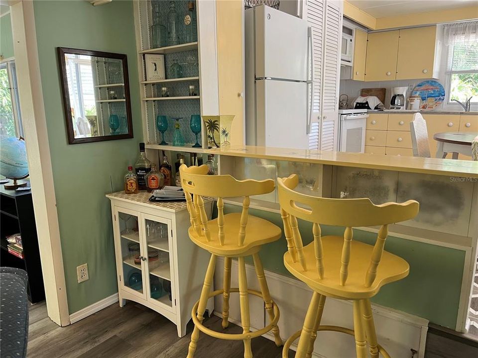 For Sale: $109,000 (1 beds, 1 baths, 852 Square Feet)