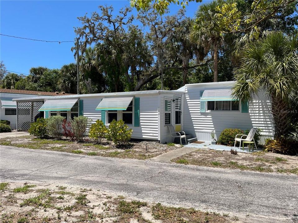 For Sale: $109,000 (1 beds, 1 baths, 852 Square Feet)