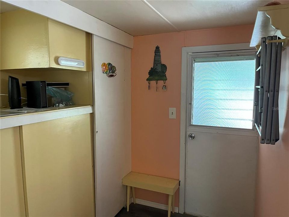 For Sale: $109,000 (1 beds, 1 baths, 852 Square Feet)