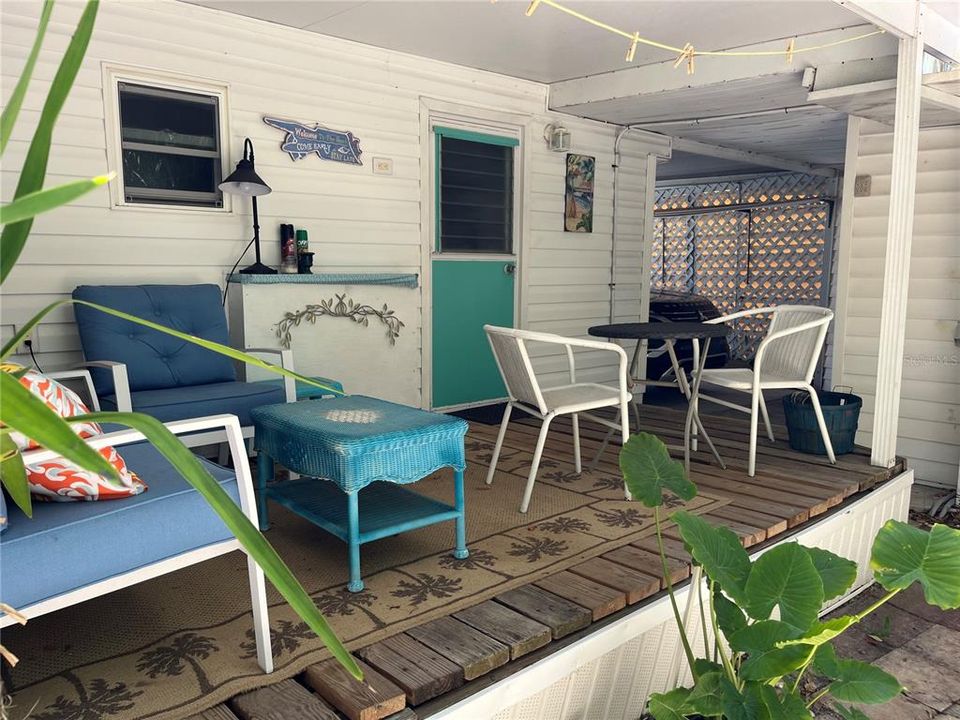 For Sale: $109,000 (1 beds, 1 baths, 852 Square Feet)