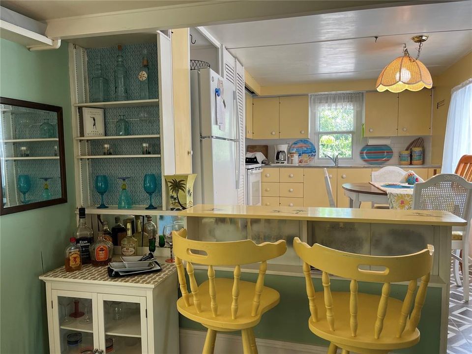 For Sale: $109,000 (1 beds, 1 baths, 852 Square Feet)