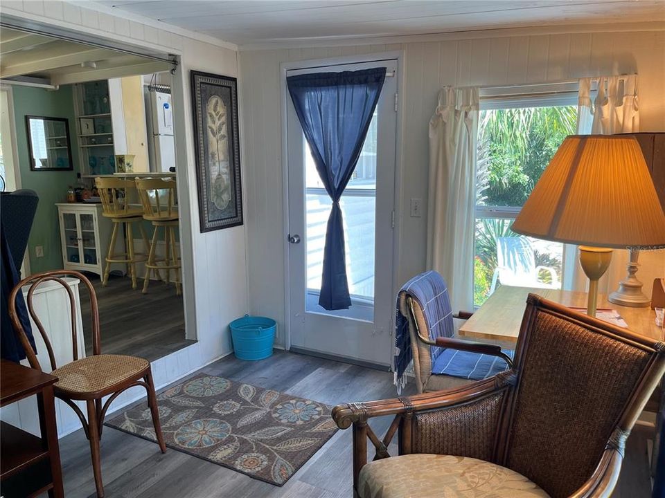 For Sale: $109,000 (1 beds, 1 baths, 852 Square Feet)