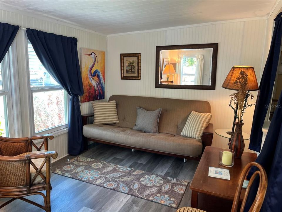 For Sale: $109,000 (1 beds, 1 baths, 852 Square Feet)