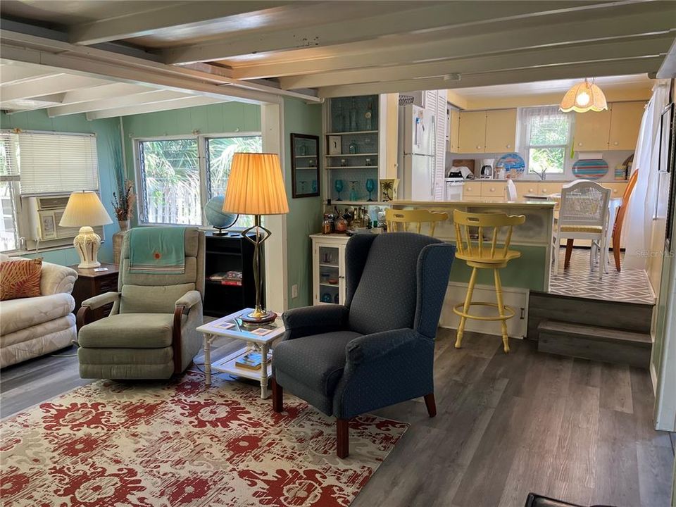 For Sale: $109,000 (1 beds, 1 baths, 852 Square Feet)