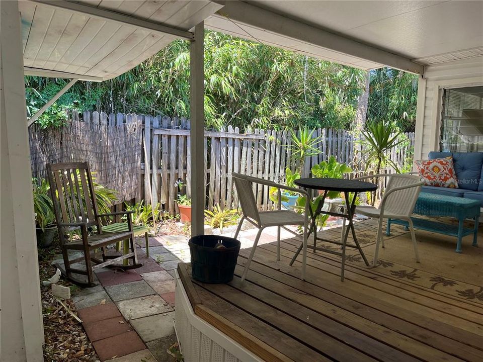 For Sale: $109,000 (1 beds, 1 baths, 852 Square Feet)