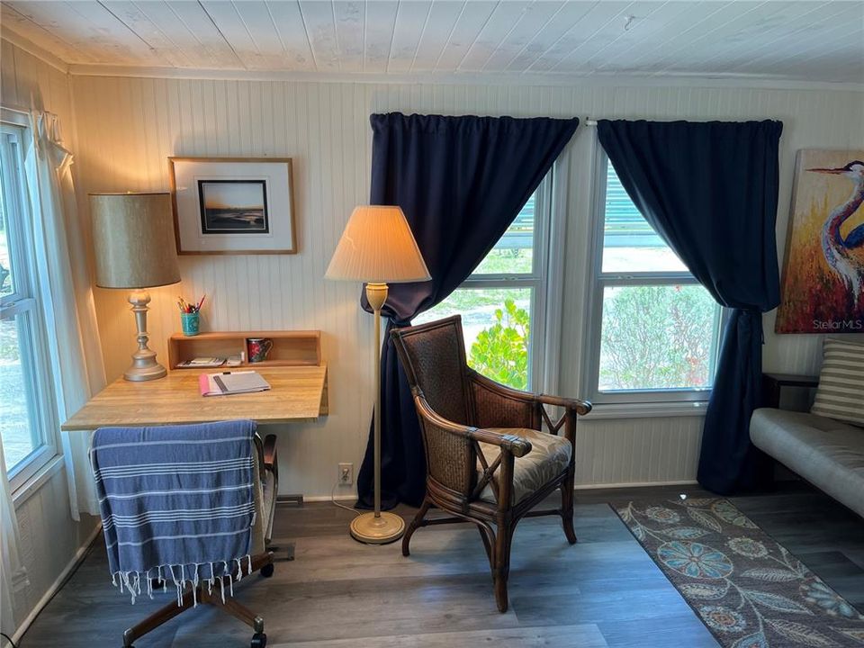 For Sale: $109,000 (1 beds, 1 baths, 852 Square Feet)