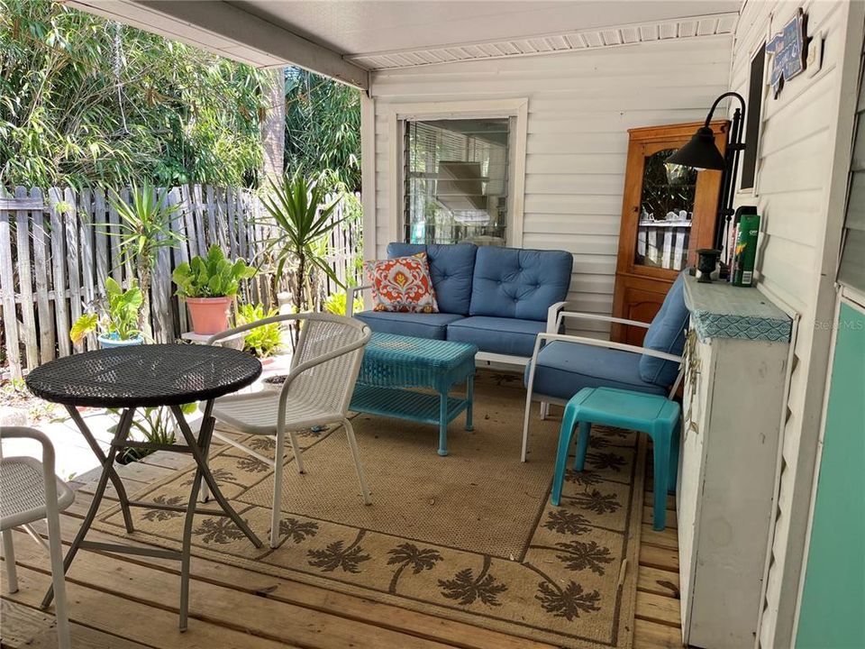 For Sale: $109,000 (1 beds, 1 baths, 852 Square Feet)