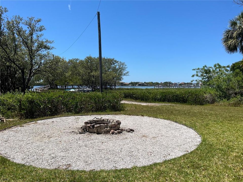 For Sale: $109,000 (1 beds, 1 baths, 852 Square Feet)