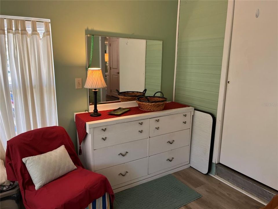 For Sale: $109,000 (1 beds, 1 baths, 852 Square Feet)