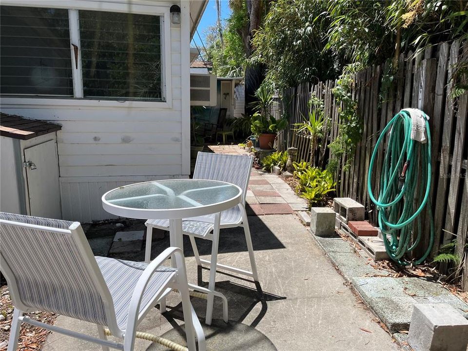 For Sale: $109,000 (1 beds, 1 baths, 852 Square Feet)