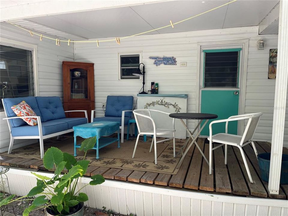 For Sale: $109,000 (1 beds, 1 baths, 852 Square Feet)