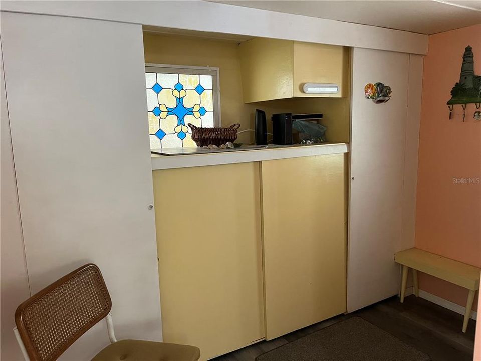 For Sale: $109,000 (1 beds, 1 baths, 852 Square Feet)