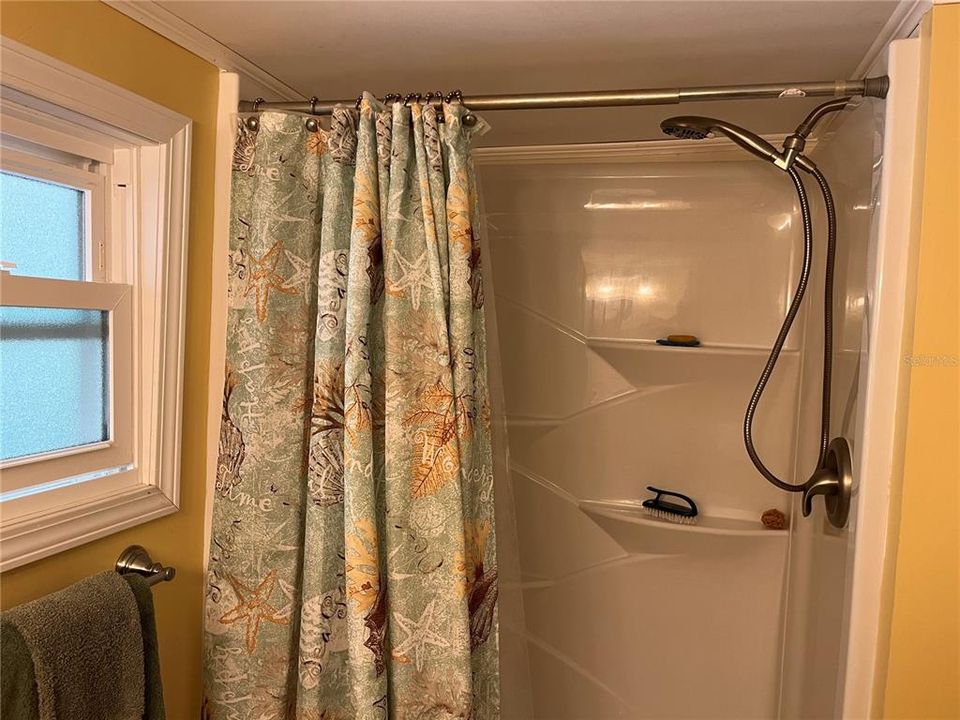 For Sale: $109,000 (1 beds, 1 baths, 852 Square Feet)