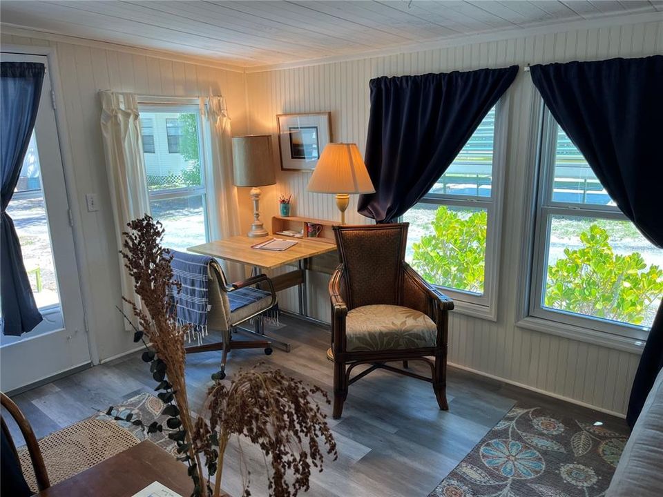 For Sale: $109,000 (1 beds, 1 baths, 852 Square Feet)