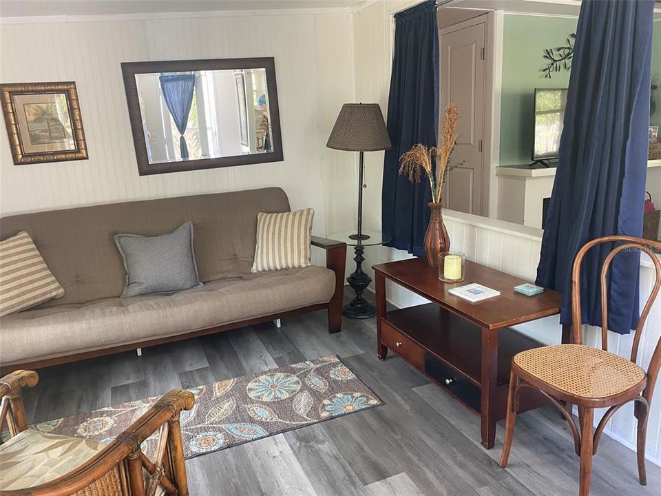 For Sale: $109,000 (1 beds, 1 baths, 852 Square Feet)