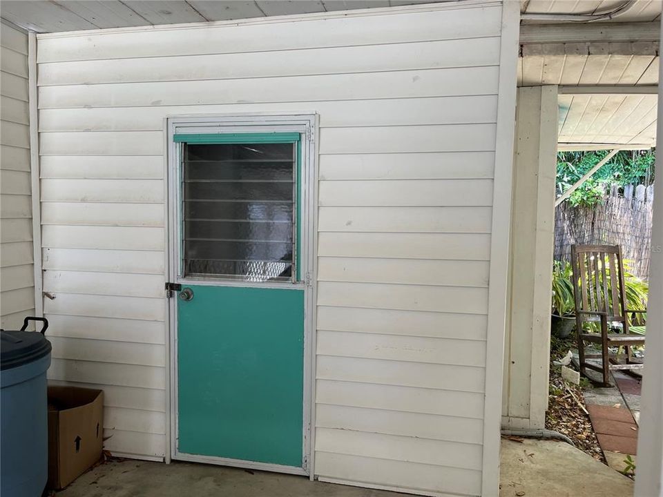 For Sale: $109,000 (1 beds, 1 baths, 852 Square Feet)