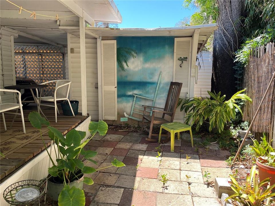 For Sale: $109,000 (1 beds, 1 baths, 852 Square Feet)