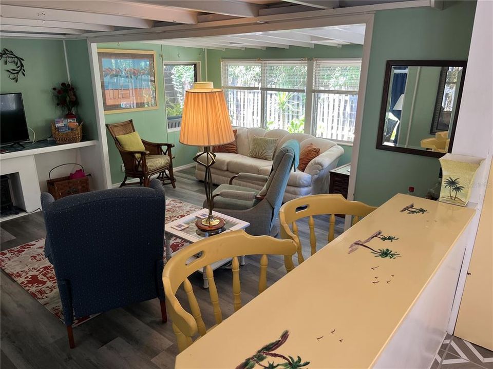 For Sale: $109,000 (1 beds, 1 baths, 852 Square Feet)