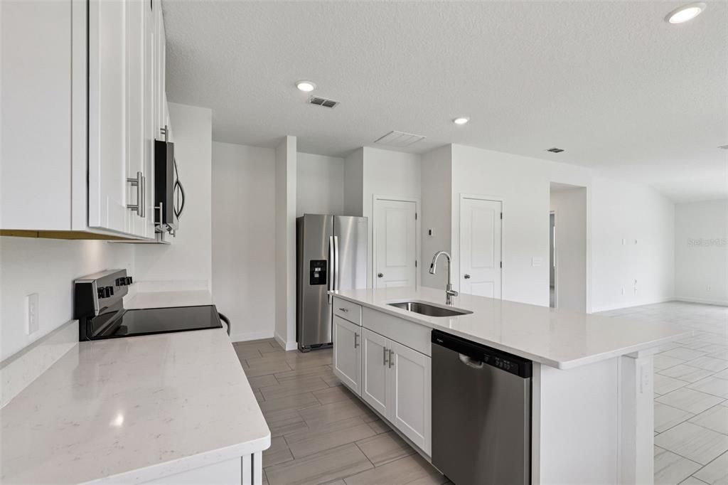 For Sale: $314,990 (4 beds, 2 baths, 1607 Square Feet)