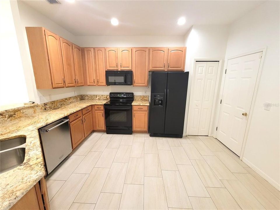 For Rent: $2,500 (2 beds, 2 baths, 1524 Square Feet)